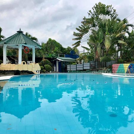 V Resort Dasma Kota Kota Dasmarinas Bagian luar foto