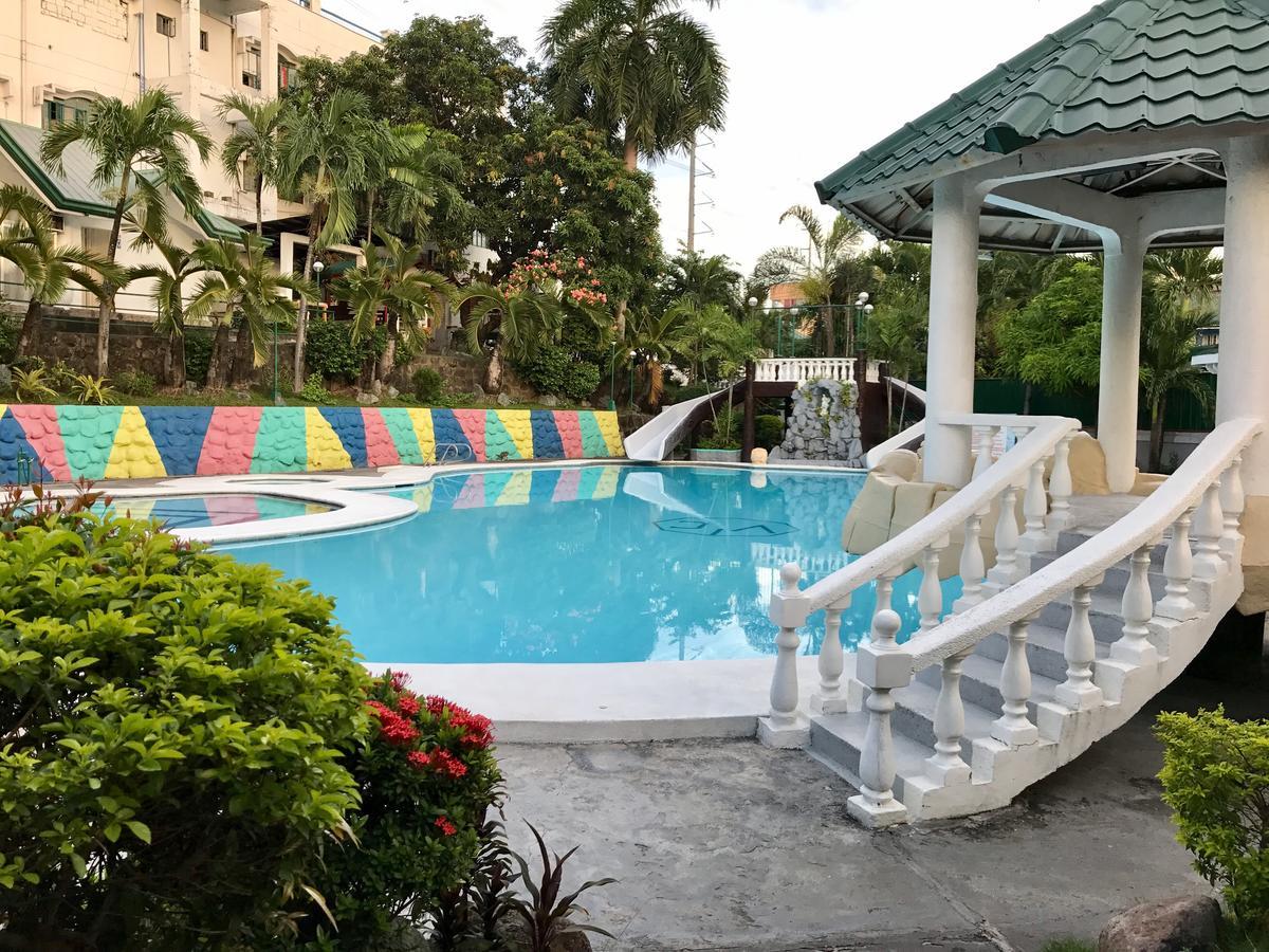 V Resort Dasma Kota Kota Dasmarinas Bagian luar foto