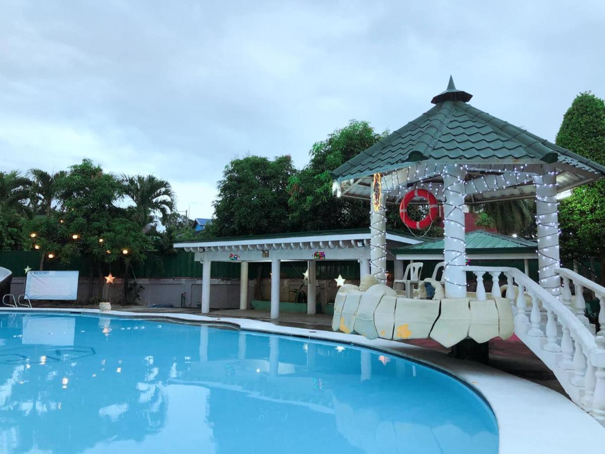 V Resort Dasma Kota Kota Dasmarinas Bagian luar foto