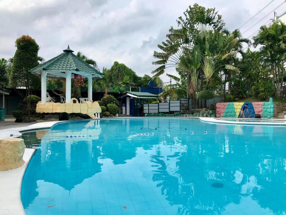 V Resort Dasma Kota Kota Dasmarinas Bagian luar foto